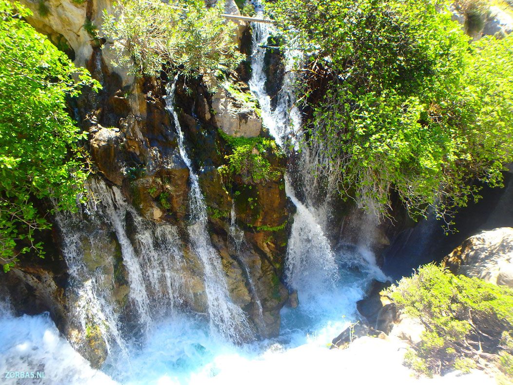 De lente is officieel begonnen! Met temperaturen tussen de 21°C en 23°C is het deze week puur genieten in Kokkini Hani. De zon voert de boventoon en het terras staat klaar. 